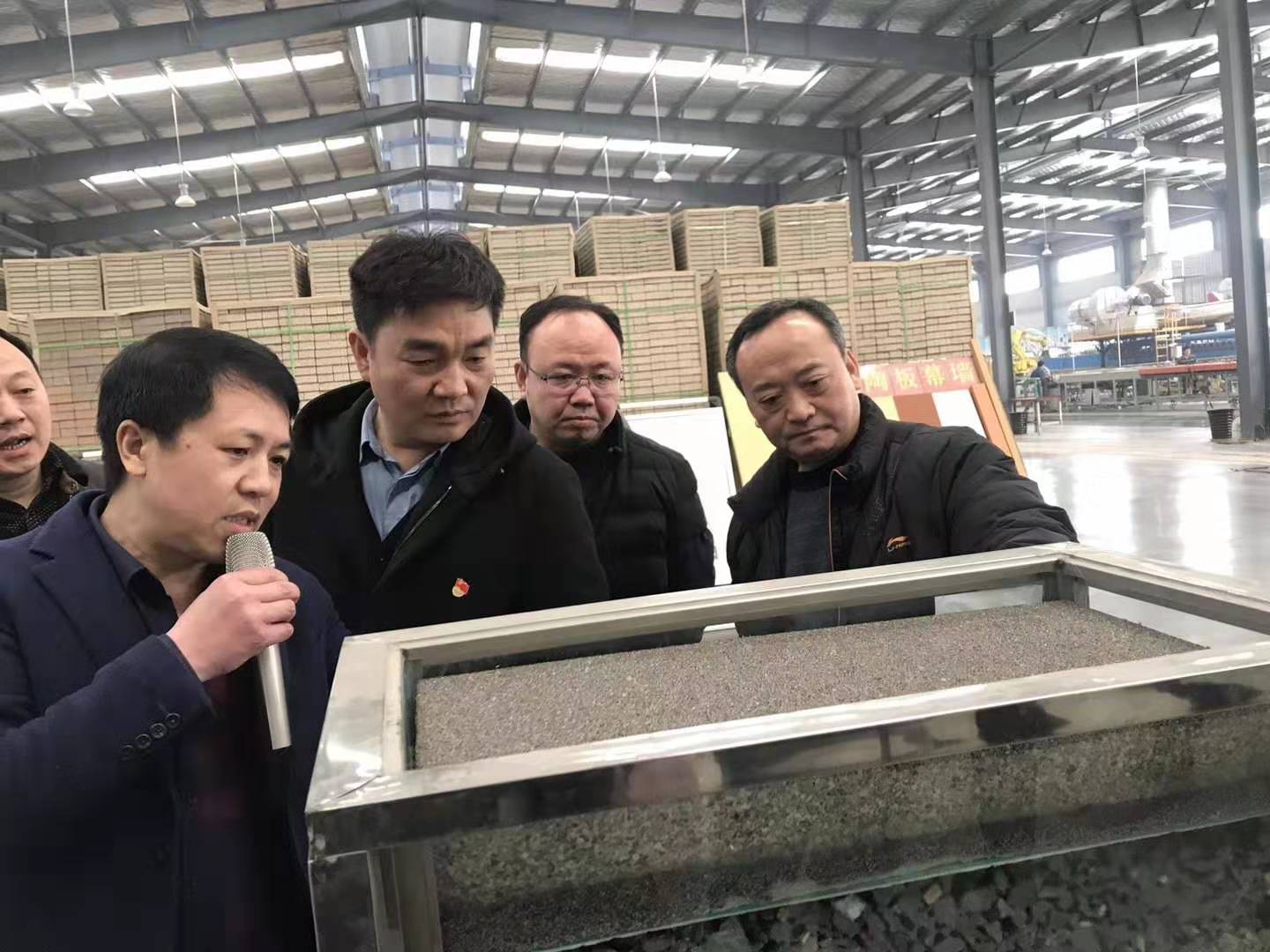 修武縣委常委，縣政府常務(wù)副縣長千懷貴眾光公司考察調(diào)研